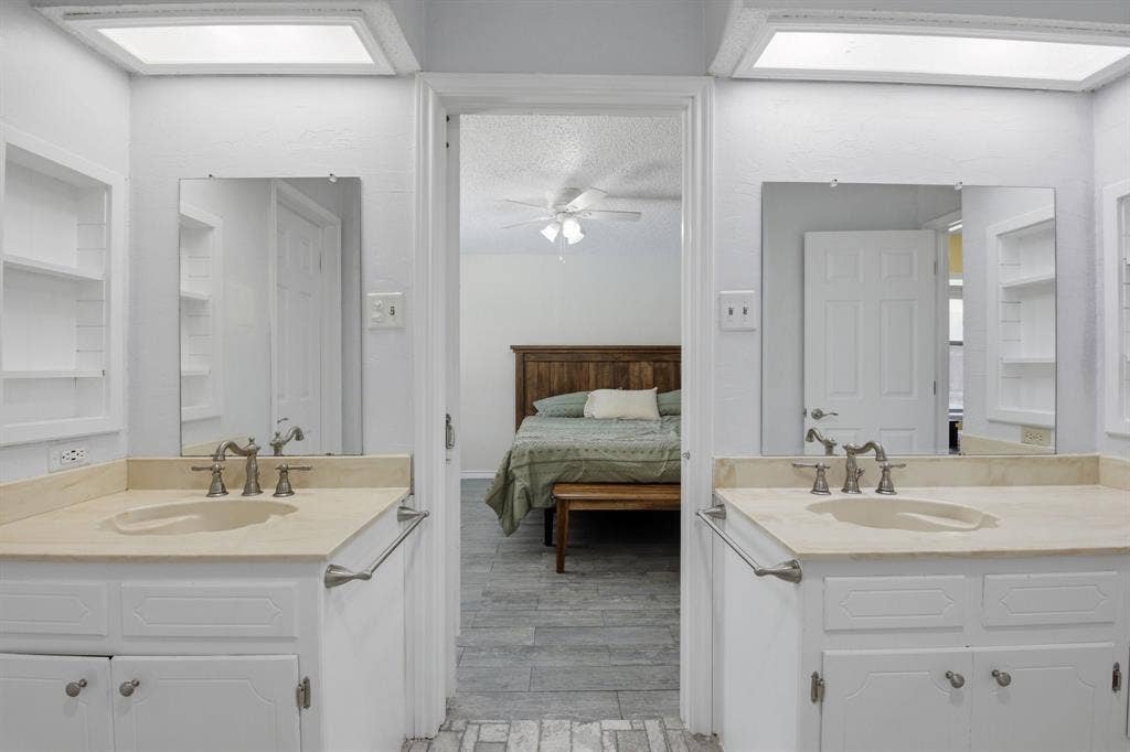 1211 Meadowview Drive, Euless, TX 76039 1211 Meadowview Drive, Euless, TX 76039