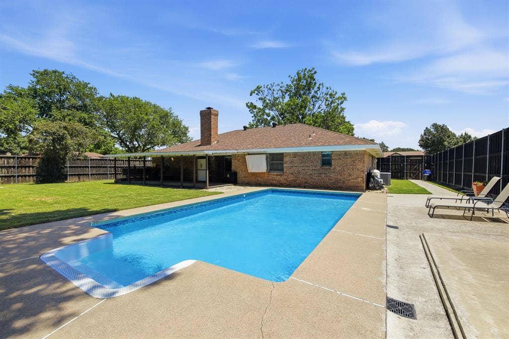 1211 Meadowview Drive, Euless, TX 76039 1211 Meadowview Drive, Euless, TX 76039