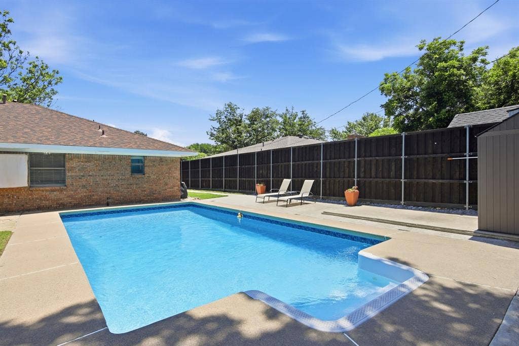 1211 Meadowview Drive, Euless, TX 76039 1211 Meadowview Drive, Euless, TX 76039