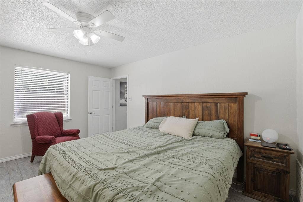 1211 Meadowview Drive, Euless, TX 76039 1211 Meadowview Drive, Euless, TX 76039