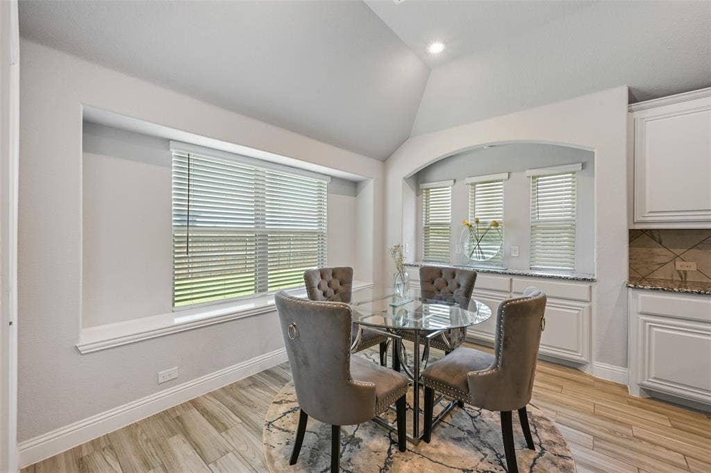 933 Vista Lane, DeSoto, TX 75115 933 Vista Lane, DeSoto, TX 75115