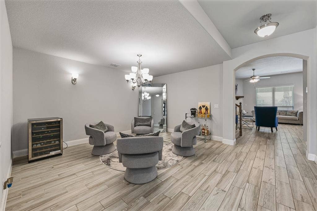 933 Vista Lane, DeSoto, TX 75115 933 Vista Lane, DeSoto, TX 75115