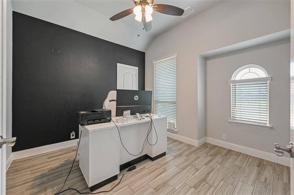 933 Vista Lane, DeSoto, TX 75115 933 Vista Lane, DeSoto, TX 75115