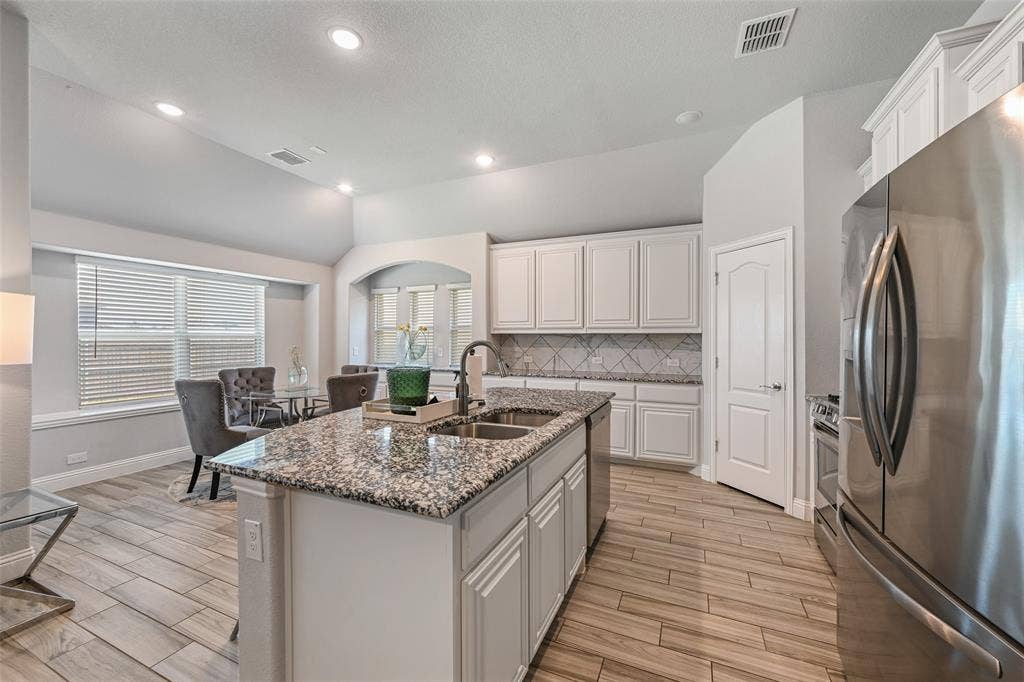 933 Vista Lane, DeSoto, TX 75115 933 Vista Lane, DeSoto, TX 75115