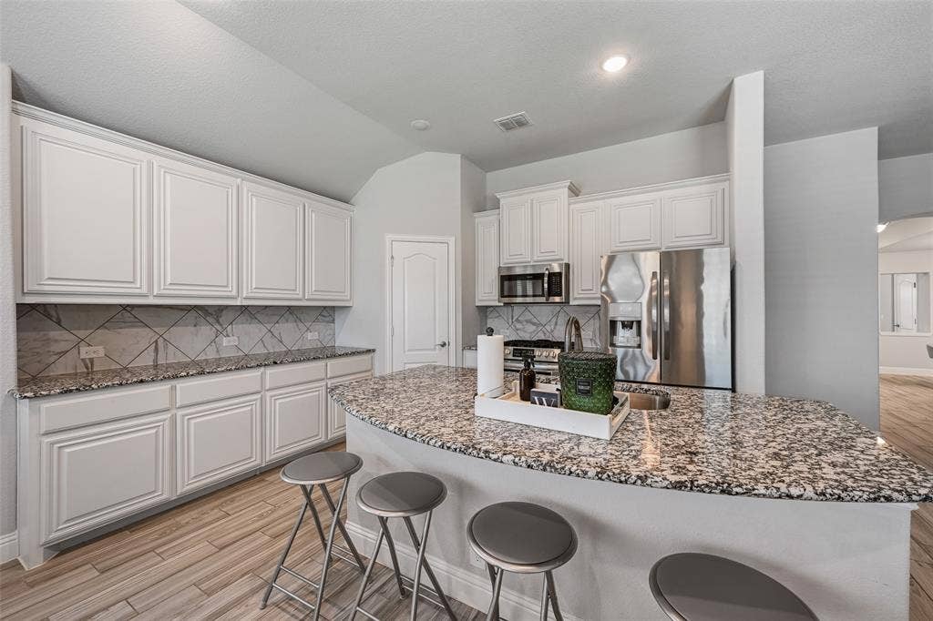 933 Vista Lane, DeSoto, TX 75115 933 Vista Lane, DeSoto, TX 75115