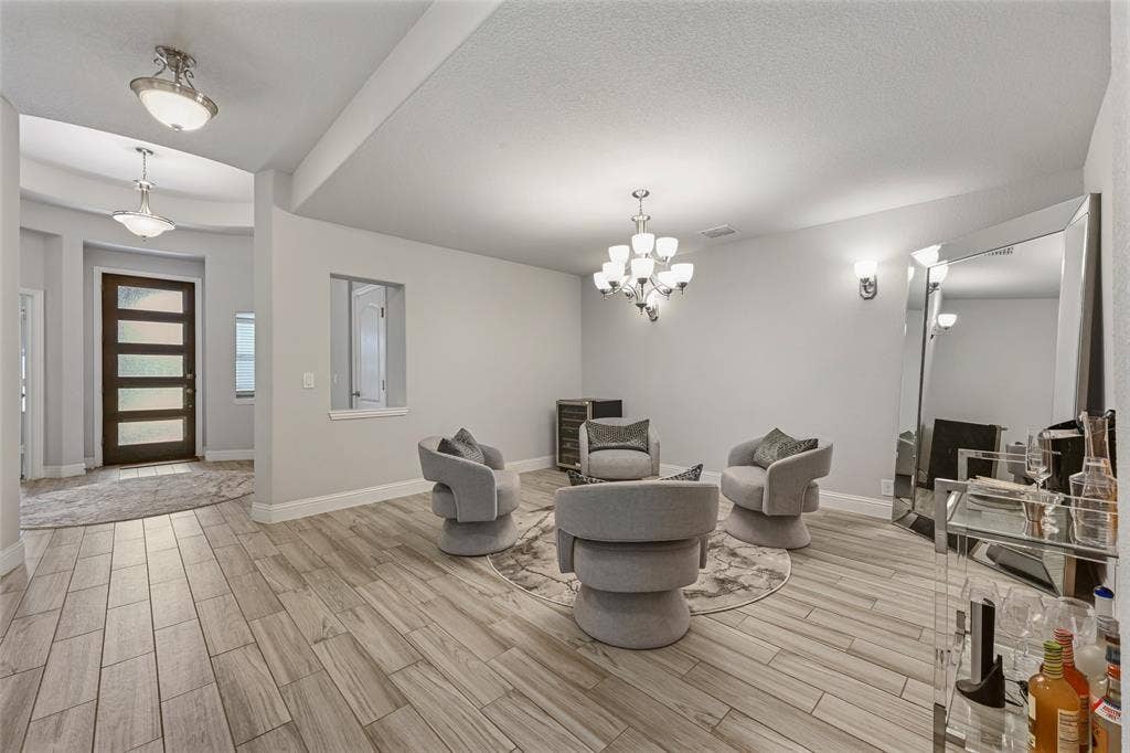 933 Vista Lane, DeSoto, TX 75115 933 Vista Lane, DeSoto, TX 75115