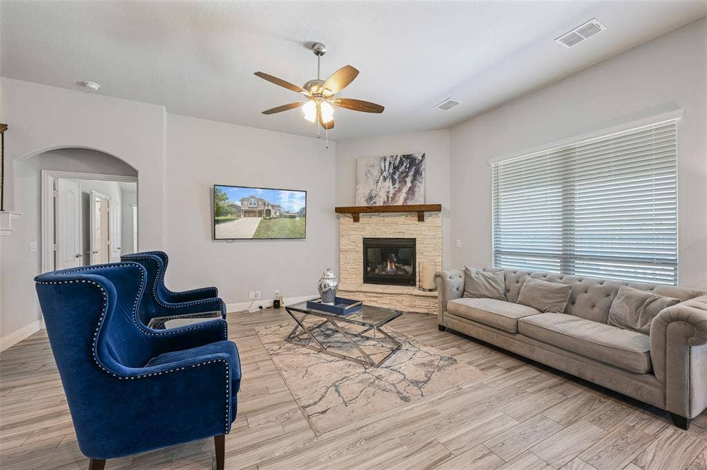 933 Vista Lane, DeSoto, TX 75115 933 Vista Lane, DeSoto, TX 75115