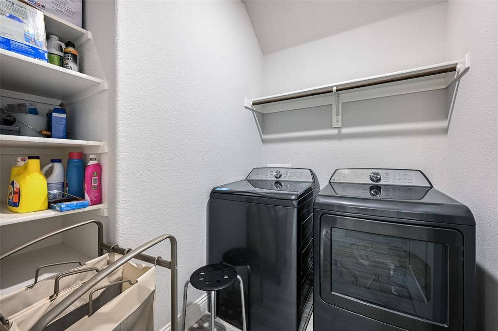 933 Vista Lane, DeSoto, TX 75115 933 Vista Lane, DeSoto, TX 75115