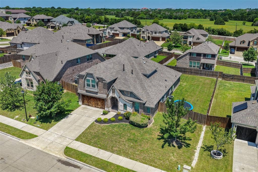 933 Vista Lane, DeSoto, TX 75115 933 Vista Lane, DeSoto, TX 75115