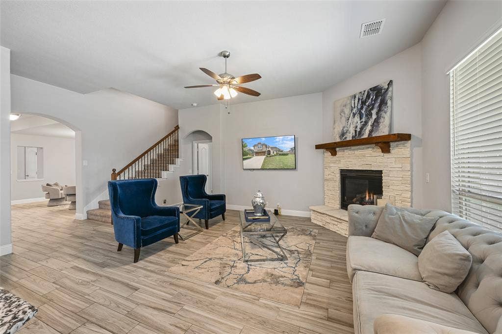 933 Vista Lane, DeSoto, TX 75115 933 Vista Lane, DeSoto, TX 75115