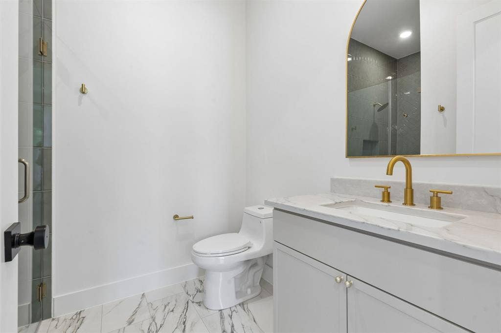 6402 Kenwood Avenue, Dallas, TX 75214 6402 Kenwood Avenue, Dallas, TX 75214