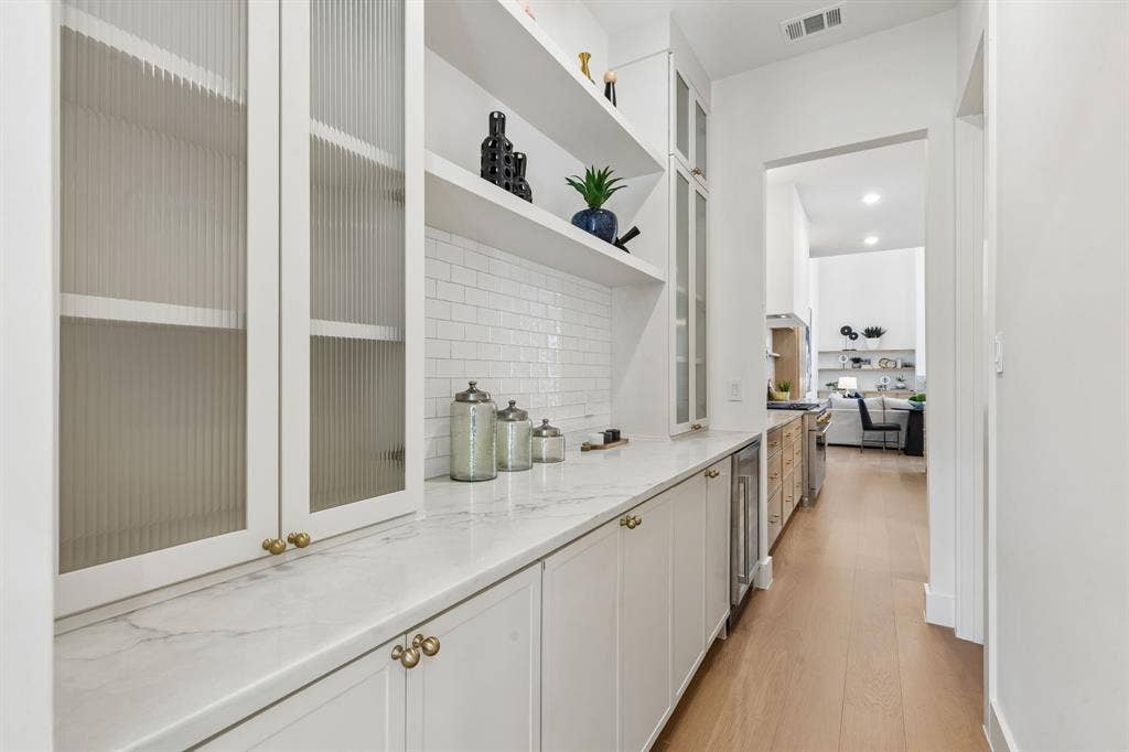 6402 Kenwood Avenue, Dallas, TX 75214 6402 Kenwood Avenue, Dallas, TX 75214
