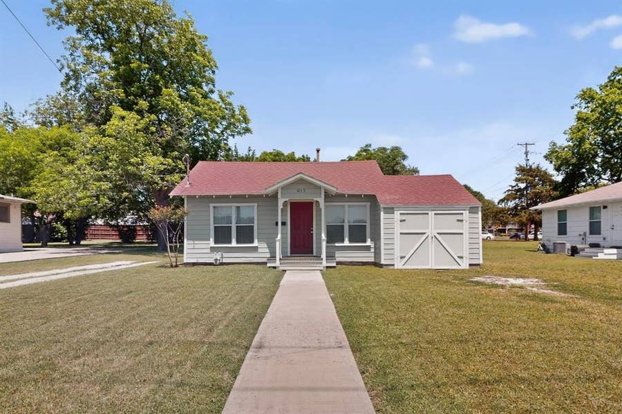 Property photo for 913 17th Street, Plano, TX