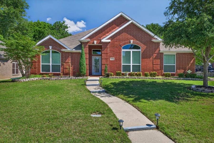 Property photo for 913 Chapel Drive, Denton, TX