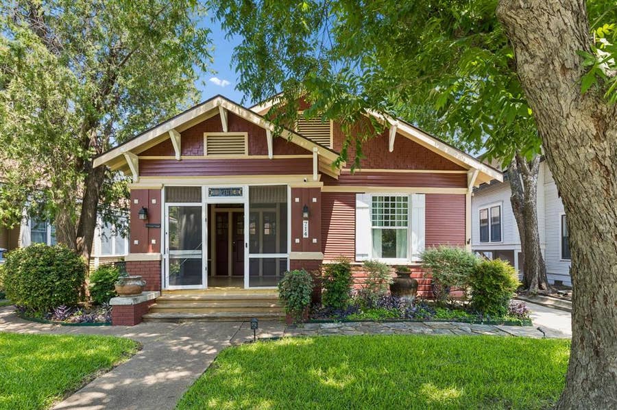 Property photo for 714 Woodlawn Avenue, Dallas, TX