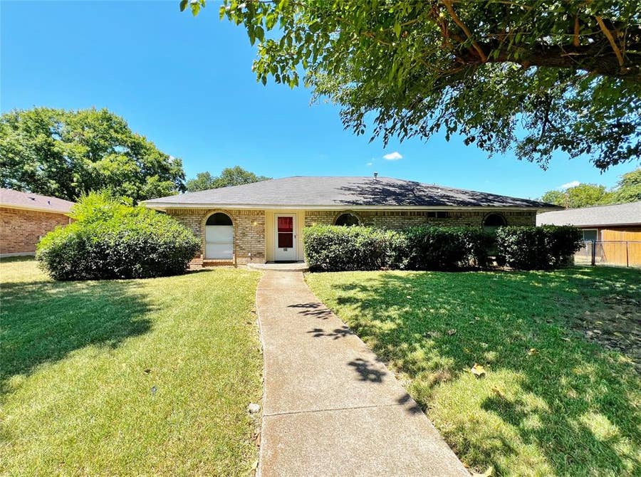 Property photo for 221 Connie Drive, DeSoto, TX