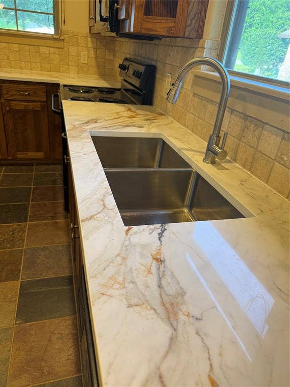 413 Collins Street, Argyle, TX 76226 New countertops