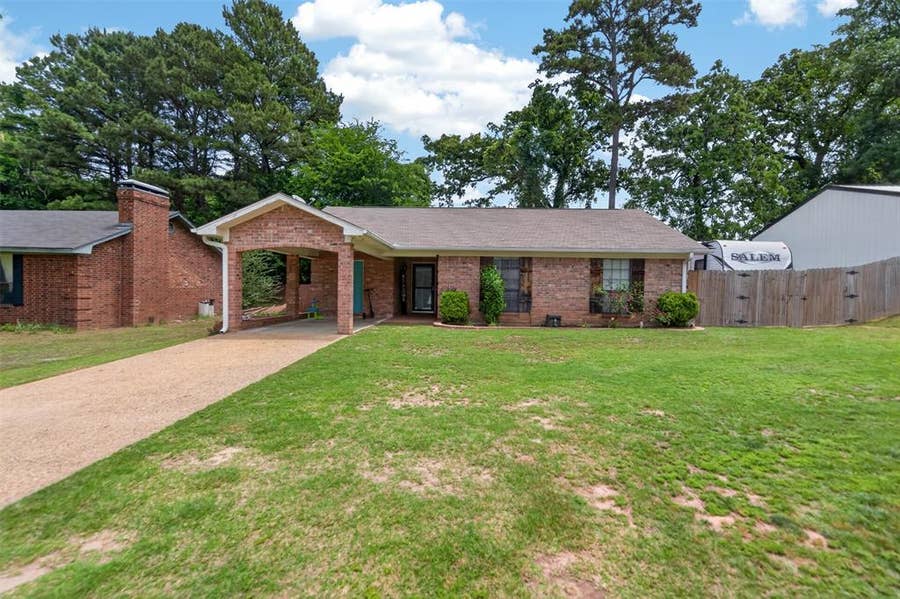 Property photo for 20351 Eastern Hills Drive, Flint, TX