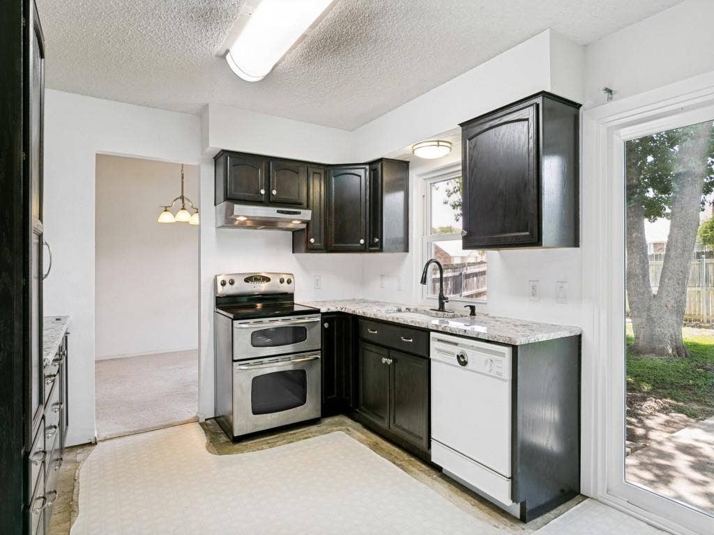 1706 Acorn Drive, Euless, TX 76039 1706 Acorn Drive, Euless, TX 76039