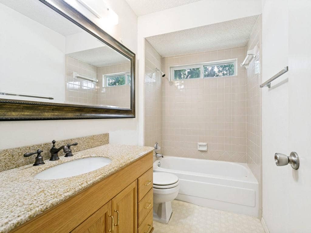 1706 Acorn Drive, Euless, TX 76039 1706 Acorn Drive, Euless, TX 76039