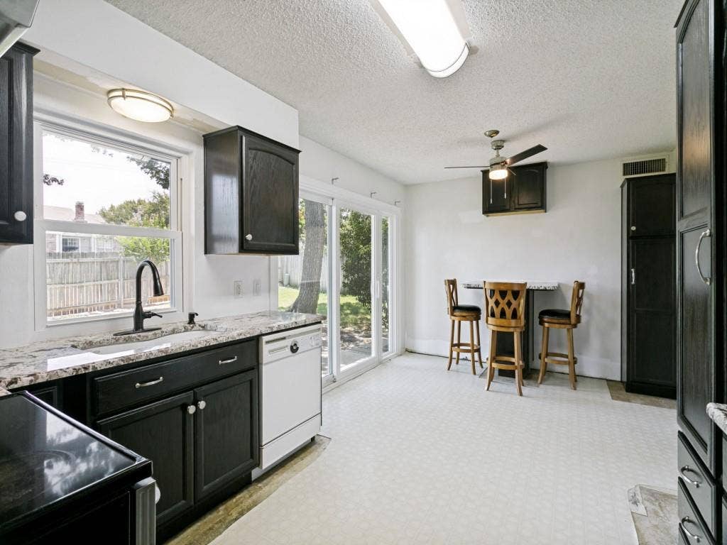 1706 Acorn Drive, Euless, TX 76039 1706 Acorn Drive, Euless, TX 76039