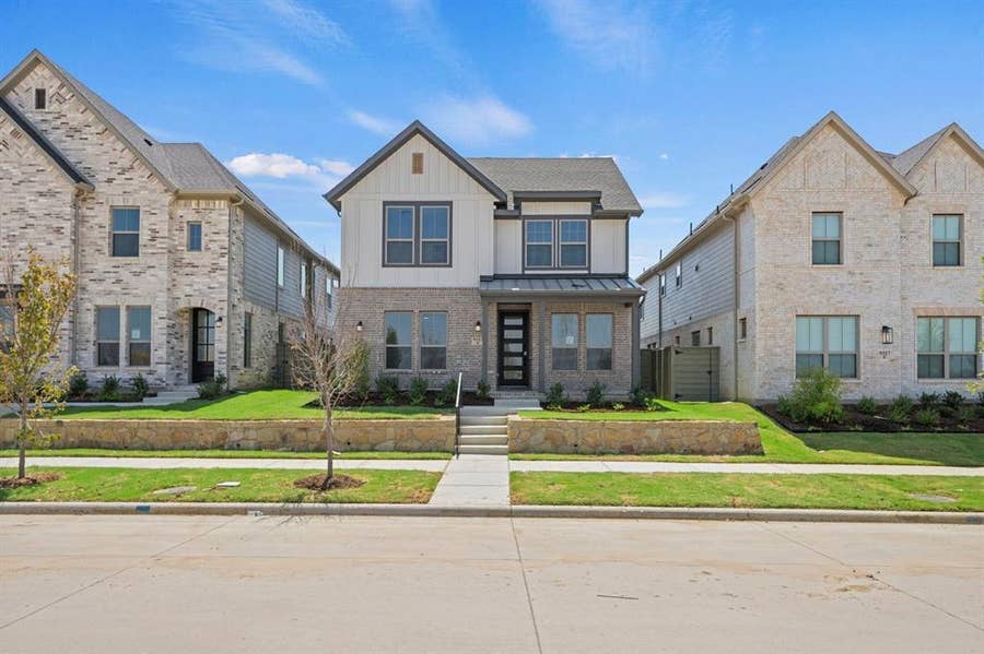 Property photo for 9313 Rolling Meadow Way, Denton, TX
