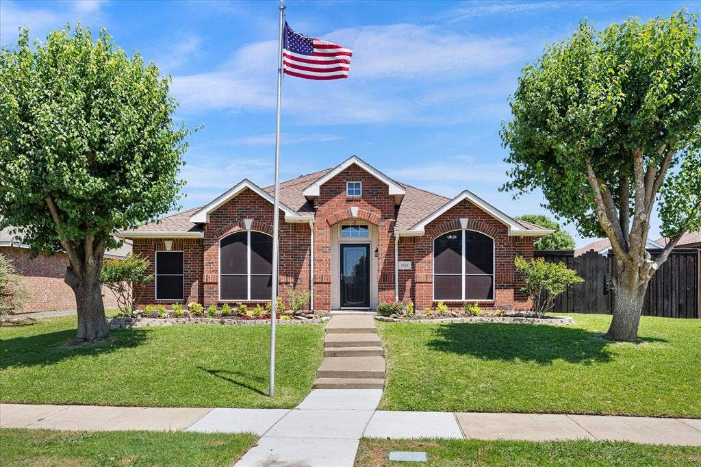 Welcome Home to 2440 Fieldcrest Drive, Lofland Farms, Rockwall!
