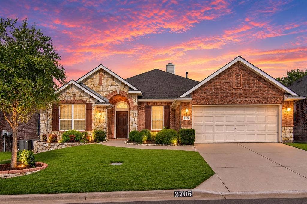 2705 Fox Creek Trail, Arlington, TX 76017 Brick and stone facade featuring an arched entryway