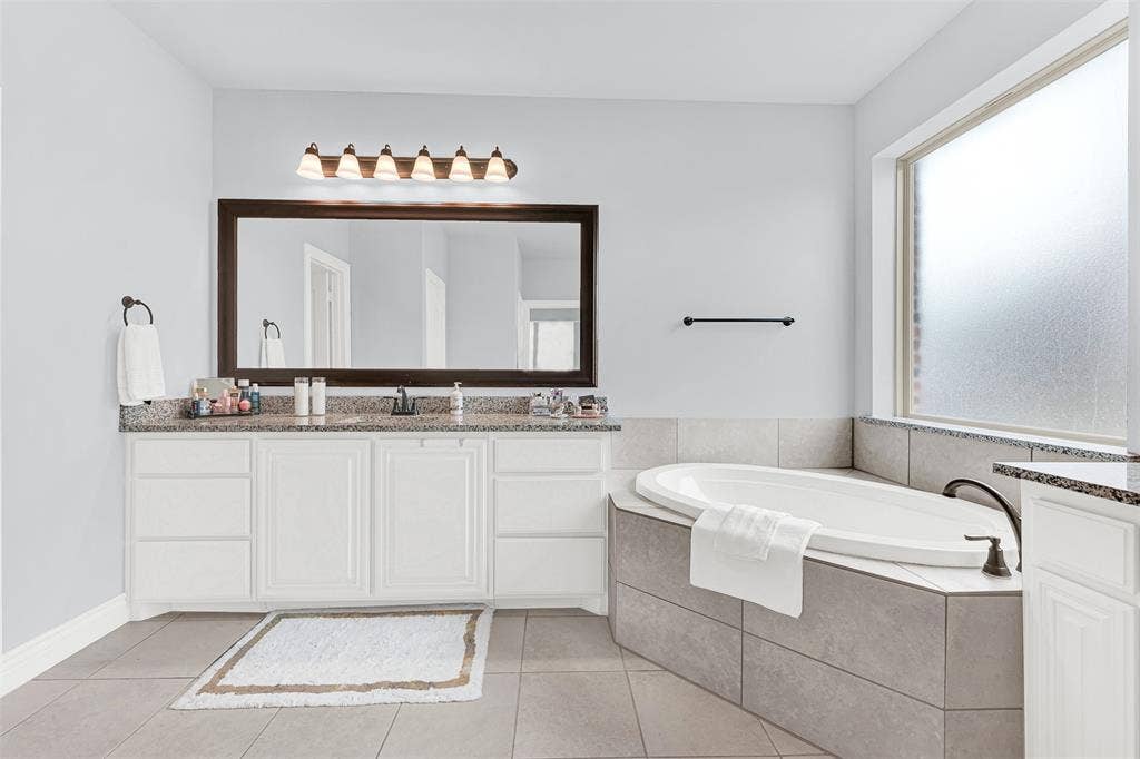 2413 Turning Leaf Lane, Midlothian, TX 76065