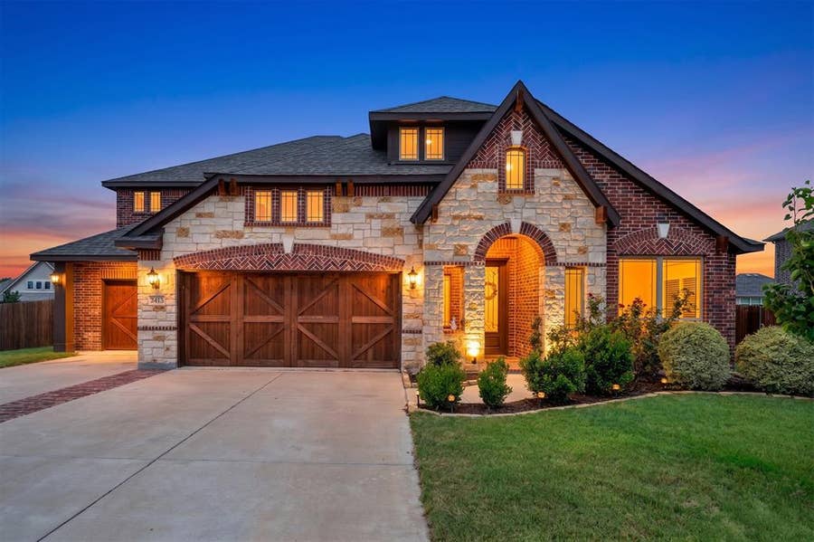 Property photo for 2413 Turning Leaf Lane, Midlothian, TX