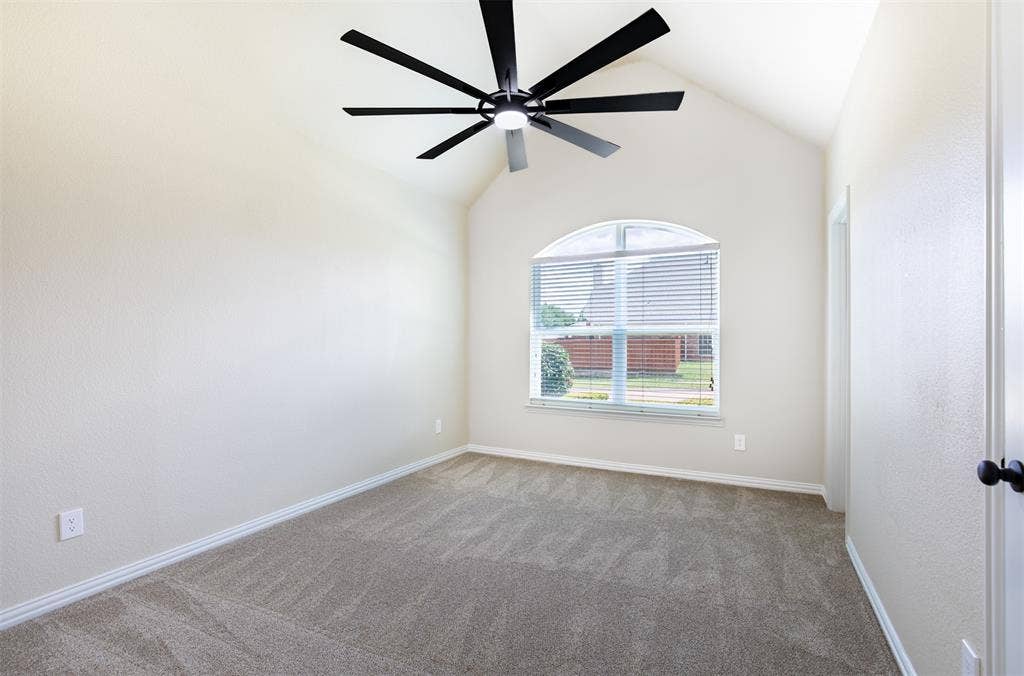 1405 Faringdon Drive, Plano, TX 75075 Secondary bedroom with vaulted ceiling and jack and jill bath.