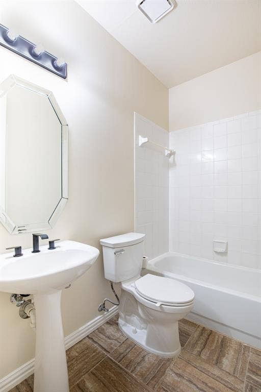1405 Faringdon Drive, Plano, TX 75075 Secondary full bath.