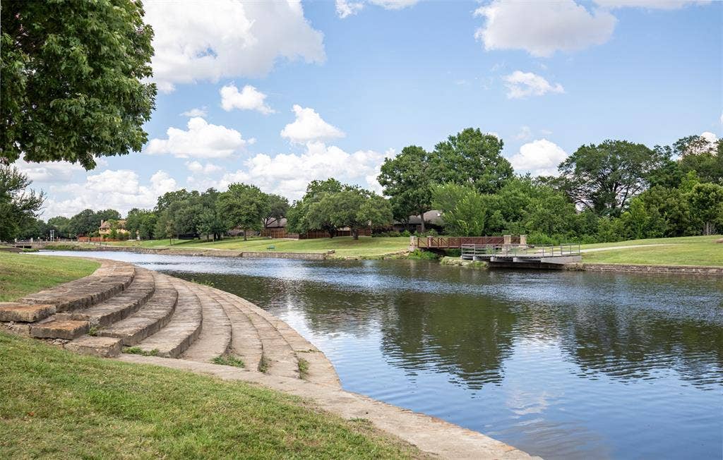 1405 Faringdon Drive, Plano, TX 75075 Community pond area.