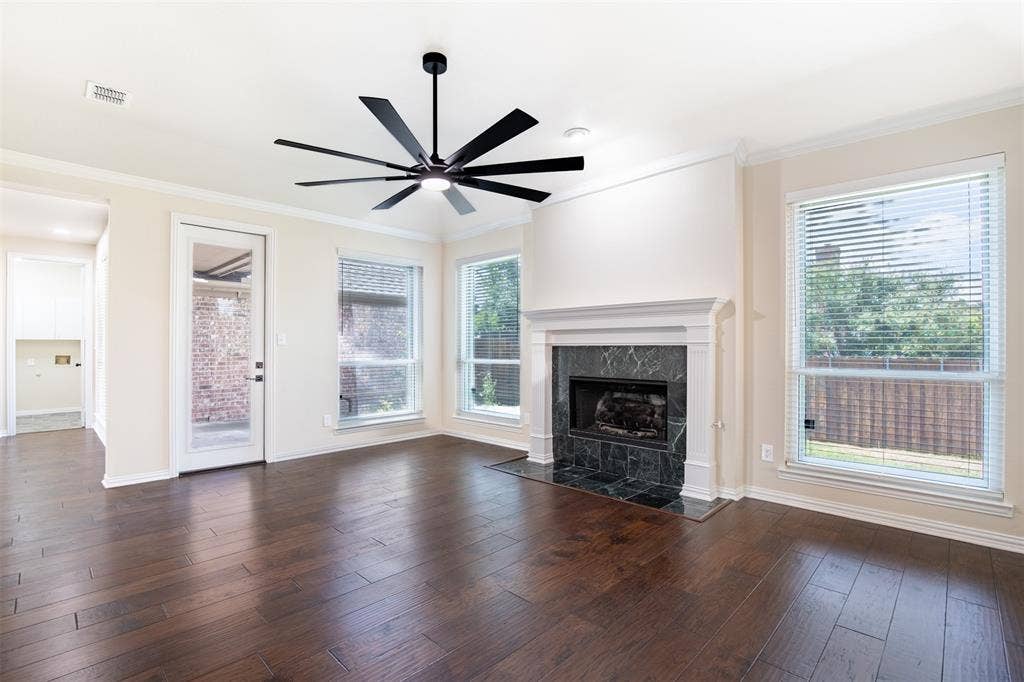 1405 Faringdon Drive, Plano, TX 75075 Living room filled with natural light.