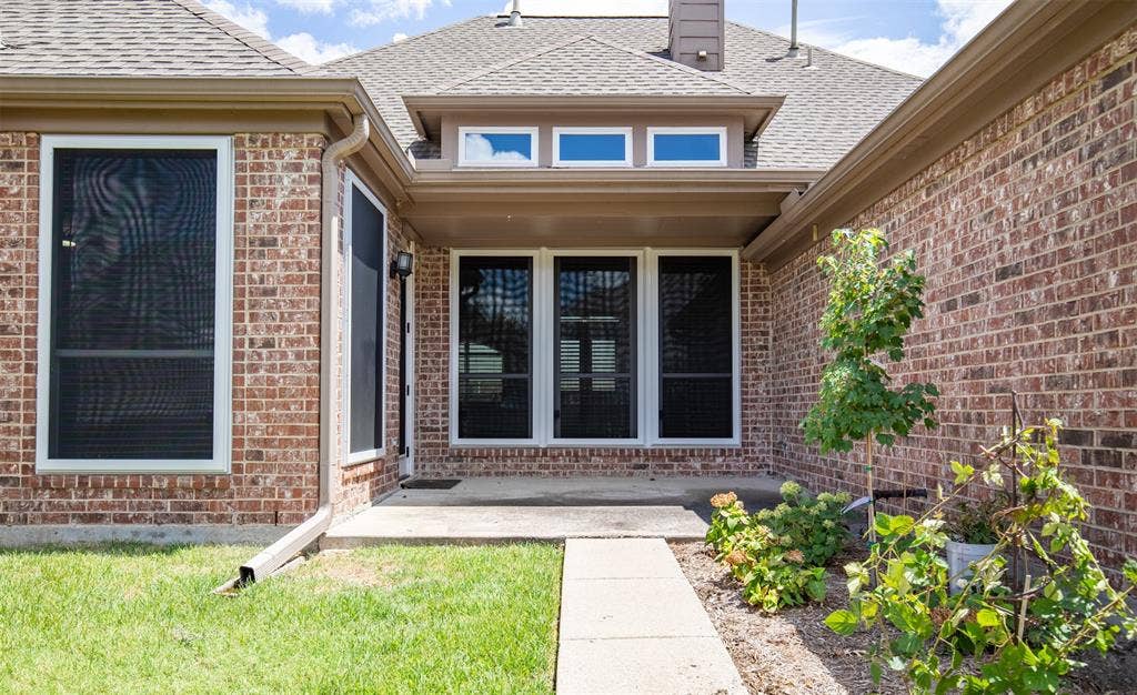 1405 Faringdon Drive, Plano, TX 75075 Backyard covered patio.