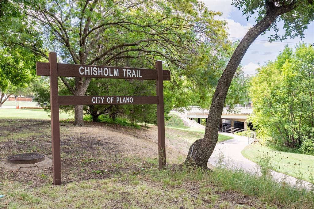 1405 Faringdon Drive, Plano, TX 75075 Community trails.
