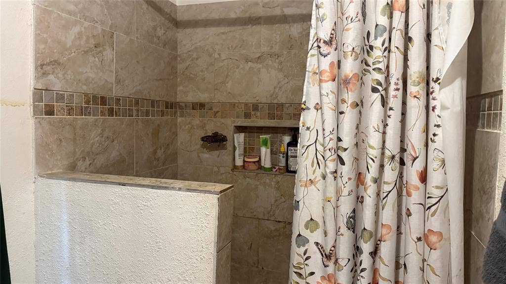 2330 John Mccoy Drive, Dallas, TX 75227 2330 John Mccoy Drive, Dallas, TX 75227