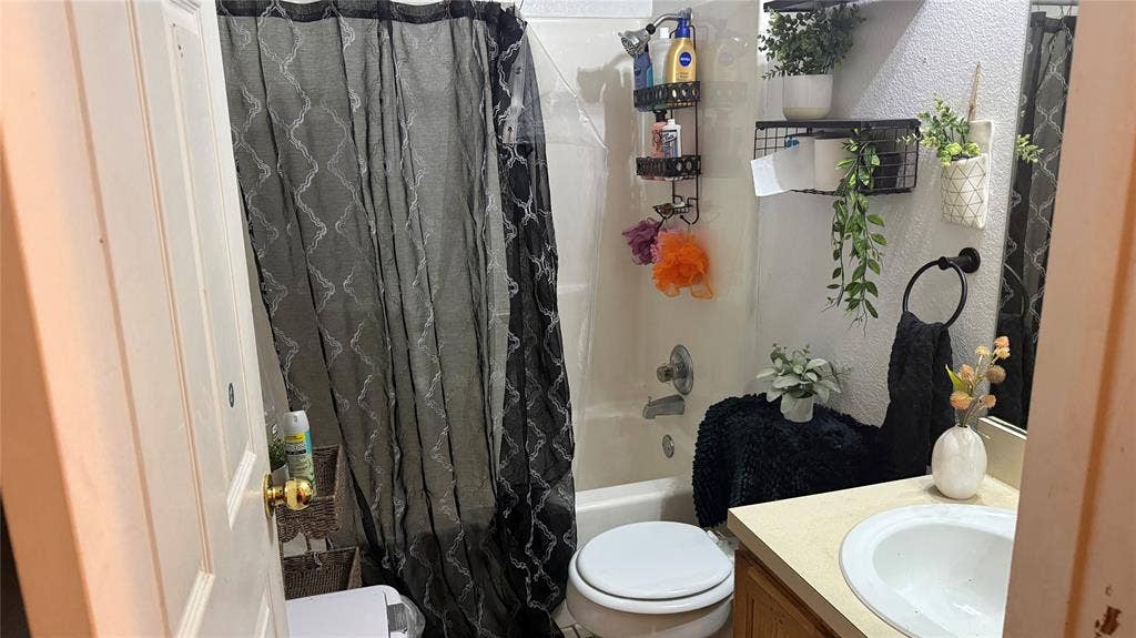 2330 John Mccoy Drive, Dallas, TX 75227 2330 John Mccoy Drive, Dallas, TX 75227