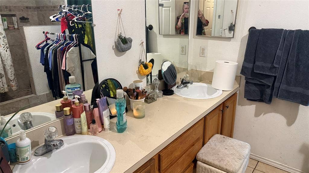 2330 John Mccoy Drive, Dallas, TX 75227 2330 John Mccoy Drive, Dallas, TX 75227