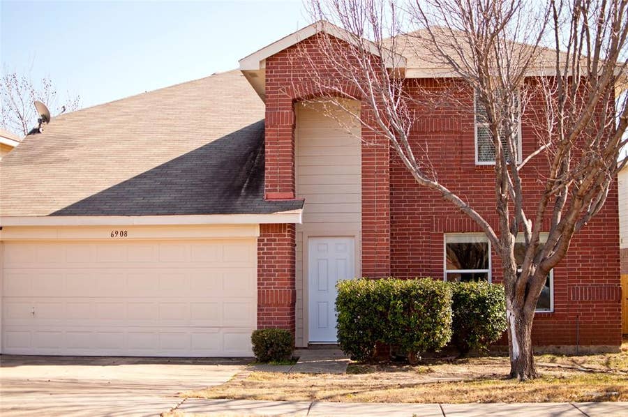 Property photo for 6908 Meadow Way Lane, Fort Worth, TX