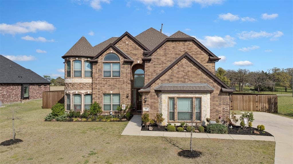 800 Beckington Drive, Shady Shores, TX 76208 This beautiful home sits on a 1/2 acre lot giving plenty of space to garden, build a pool, or whatever your heart desires!