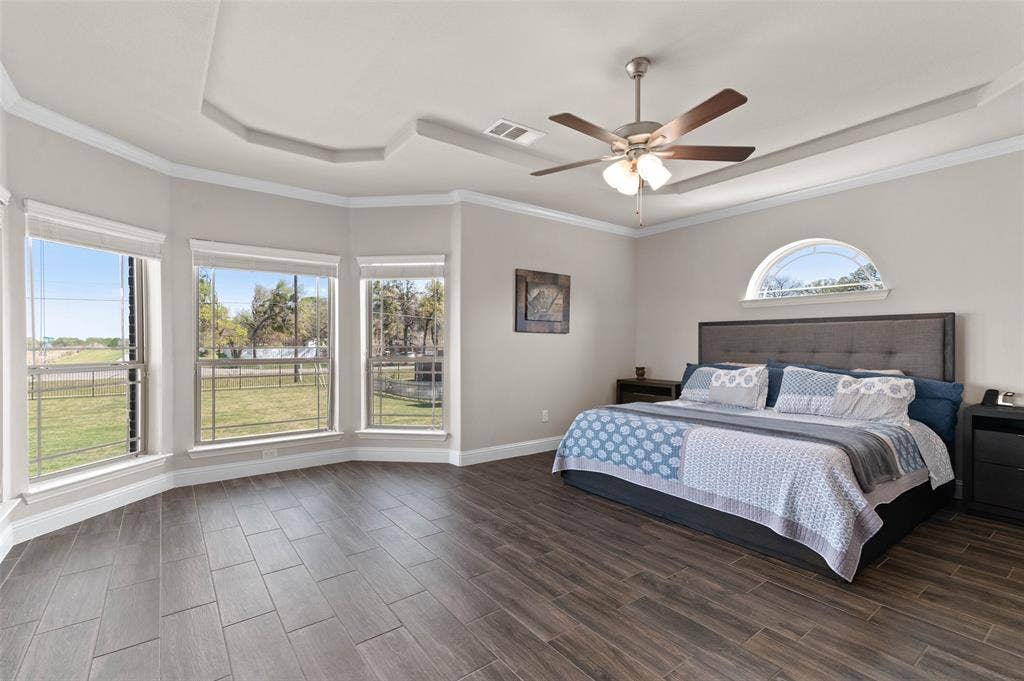 800 Beckington Drive, Shady Shores, TX 76208 Primary Bedroom Suite with Ensuite Primary Bath, Lots of light, Ceiling Fan and beautiful floors!