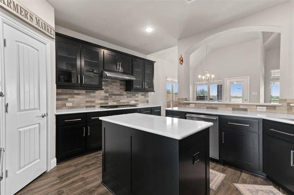 800 Beckington Drive, Shady Shores, TX 76208 Large kitchen featuring a central island with a white countertop
