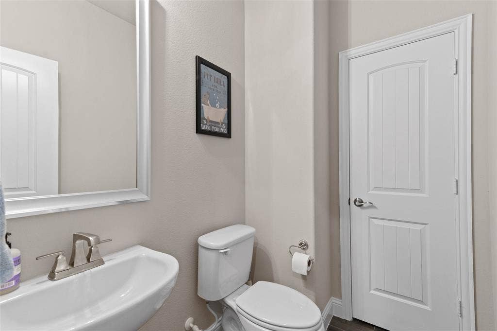 800 Beckington Drive, Shady Shores, TX 76208 Contemporary powder room featuring a pedestal sink, brushed nickel faucet, and a large wall-mounted mirror