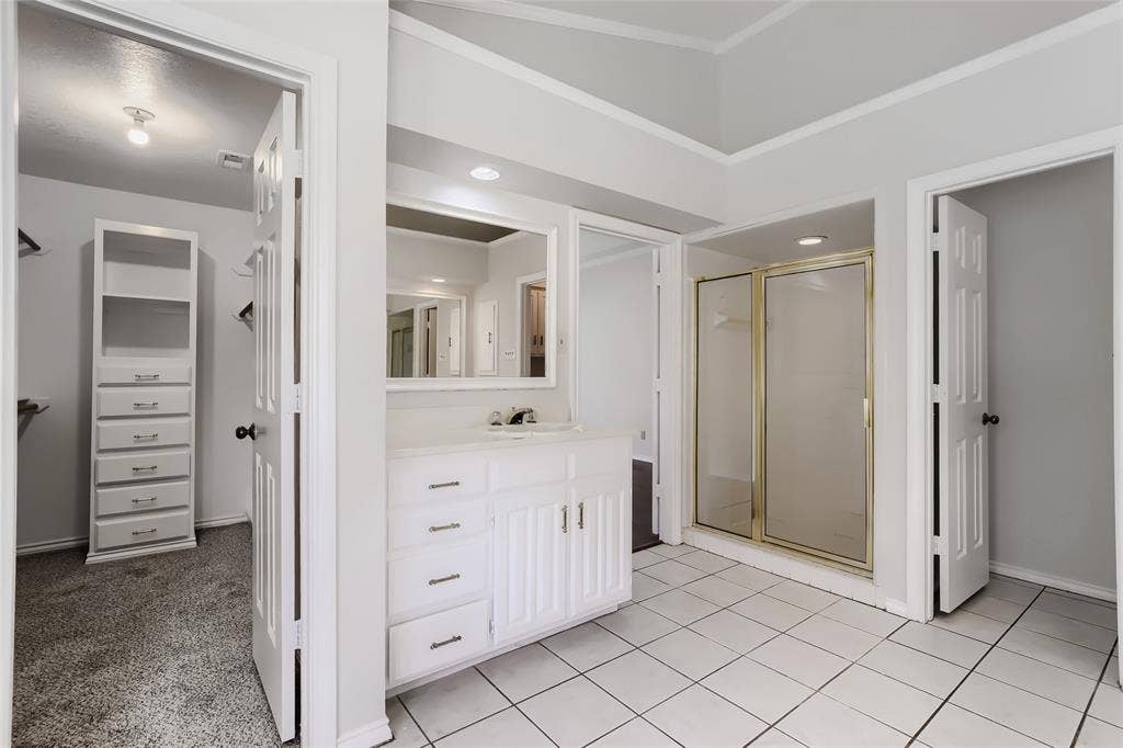 1201 St James Place, Arlington, TX 76011 1201 St James Place, Arlington, TX 76011