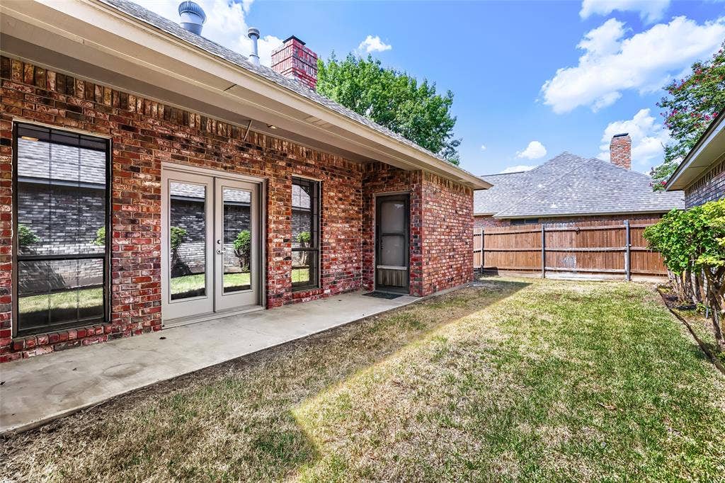 1201 St James Place, Arlington, TX 76011 1201 St James Place, Arlington, TX 76011
