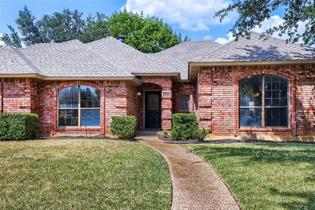1201 St James Place, Arlington, TX 76011 1201 St James Place, Arlington, TX 76011