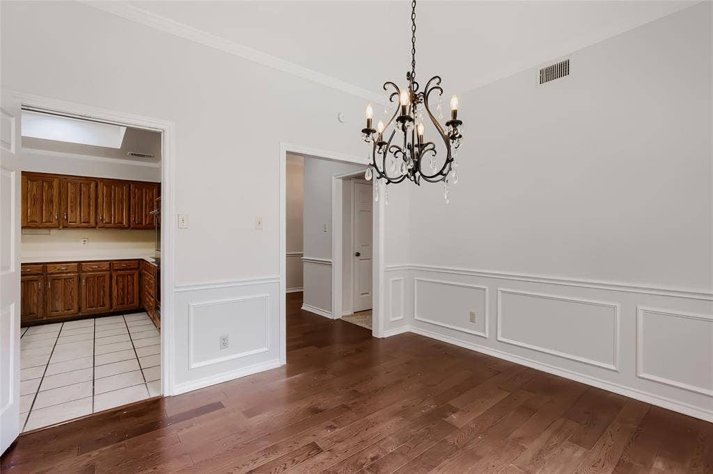 1201 St James Place, Arlington, TX 76011 1201 St James Place, Arlington, TX 76011