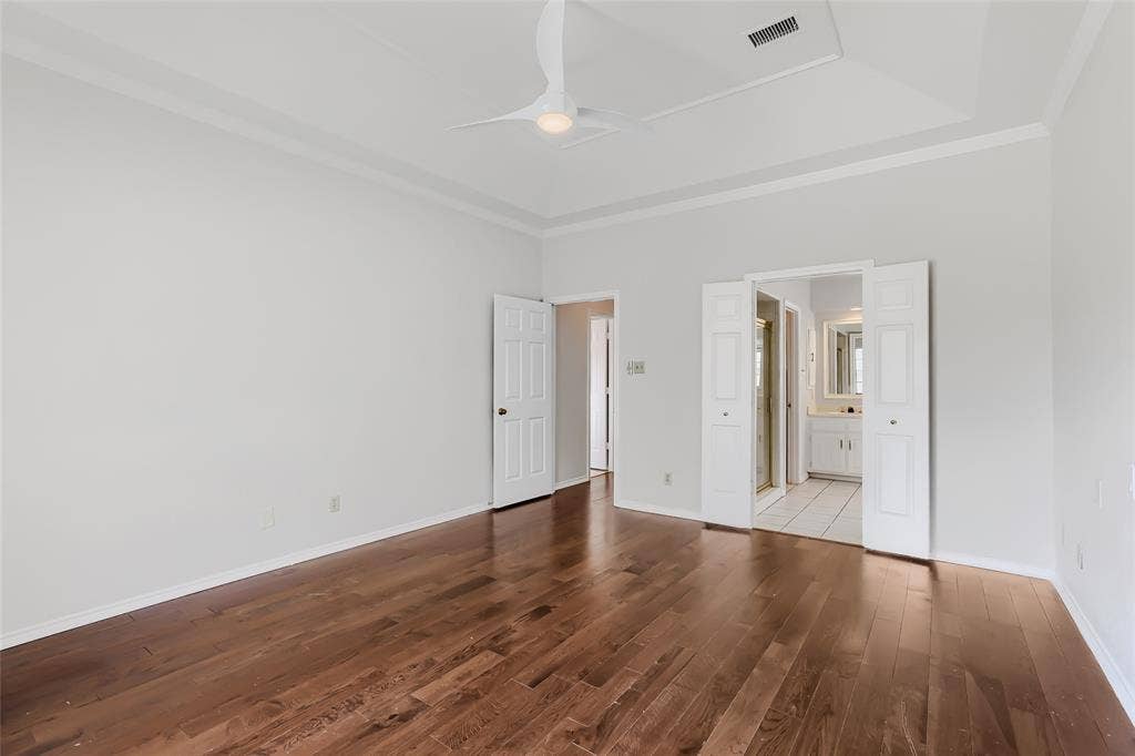 1201 St James Place, Arlington, TX 76011 1201 St James Place, Arlington, TX 76011