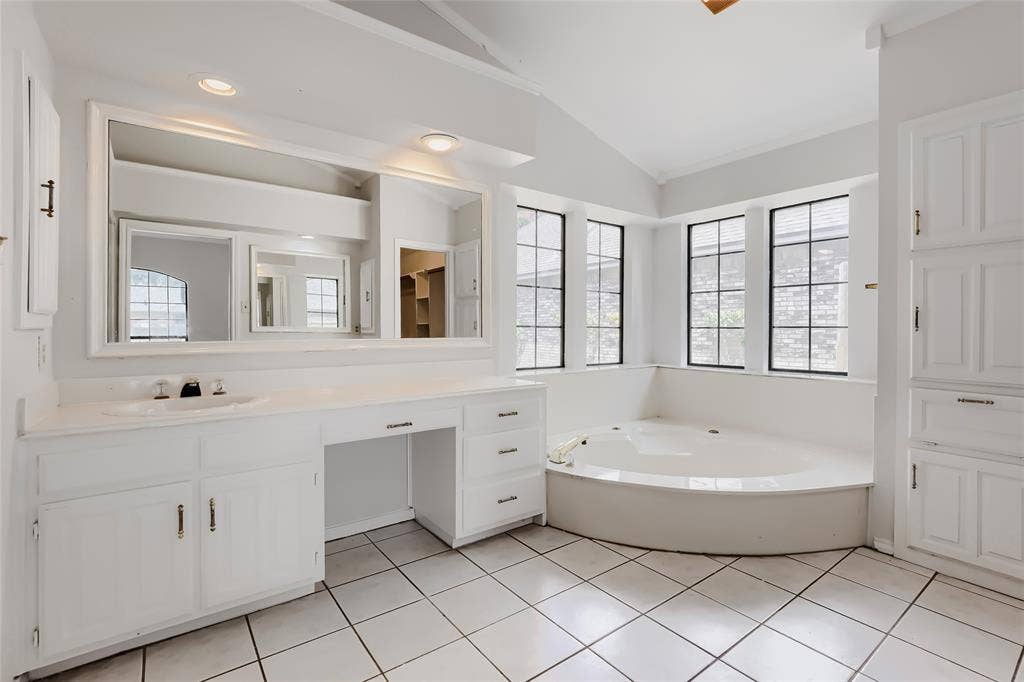1201 St James Place, Arlington, TX 76011 1201 St James Place, Arlington, TX 76011